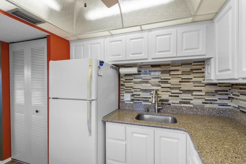 Image 5 of 30 For 11485 Oakhurst Road 200-309