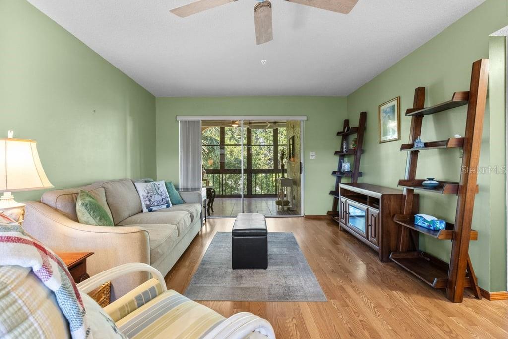 Image 7 of 30 For 11485 Oakhurst Road 200-309