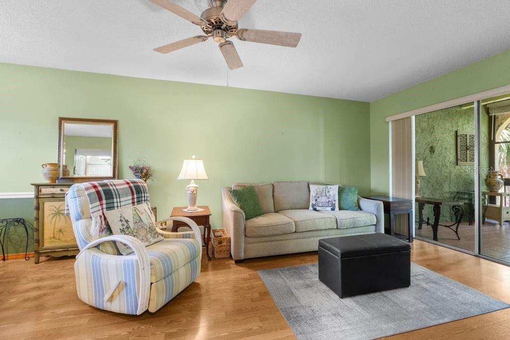 Image 9 of 30 For 11485 Oakhurst Road 200-309