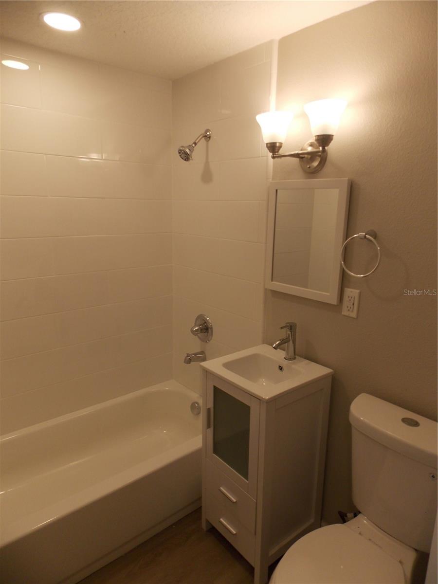 Image 4 of 16 For 10422 116th Avenue