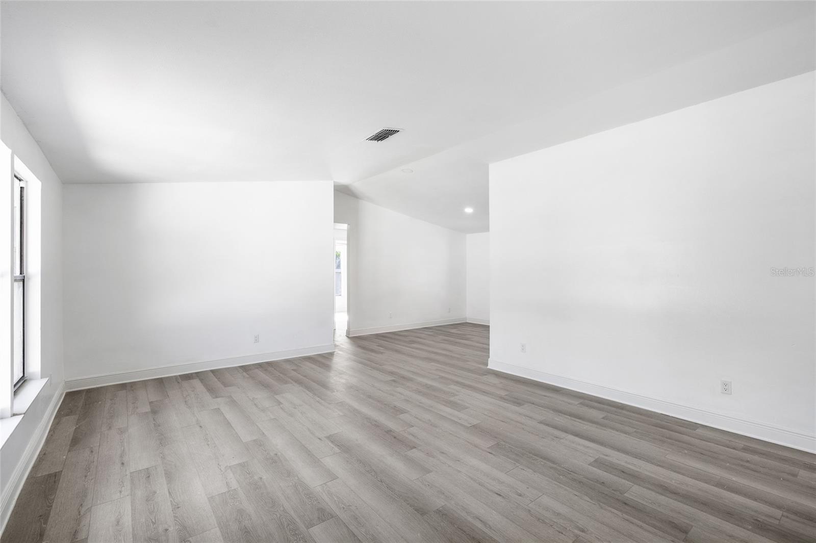 Image 6 of 30 For 10235 Maverick Street