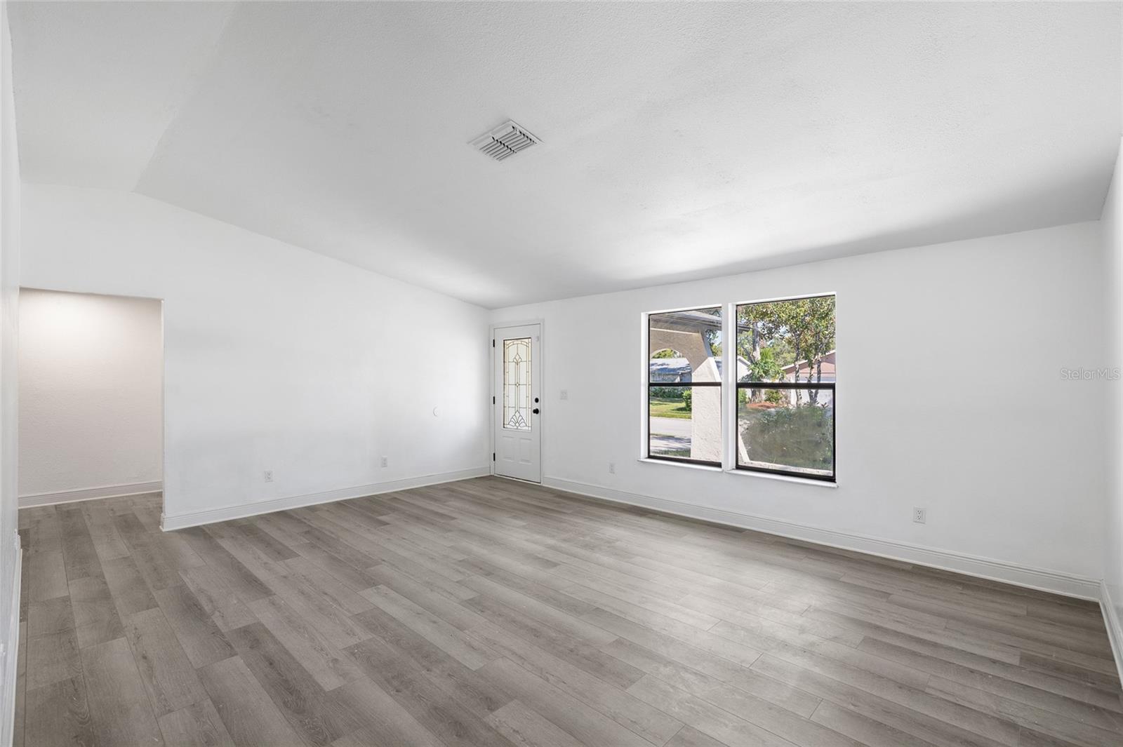 Image 9 of 30 For 10235 Maverick Street