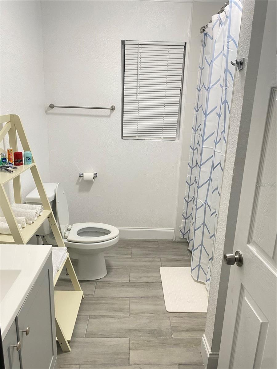 Image 18 of 21 For 3427 Palmetto Street