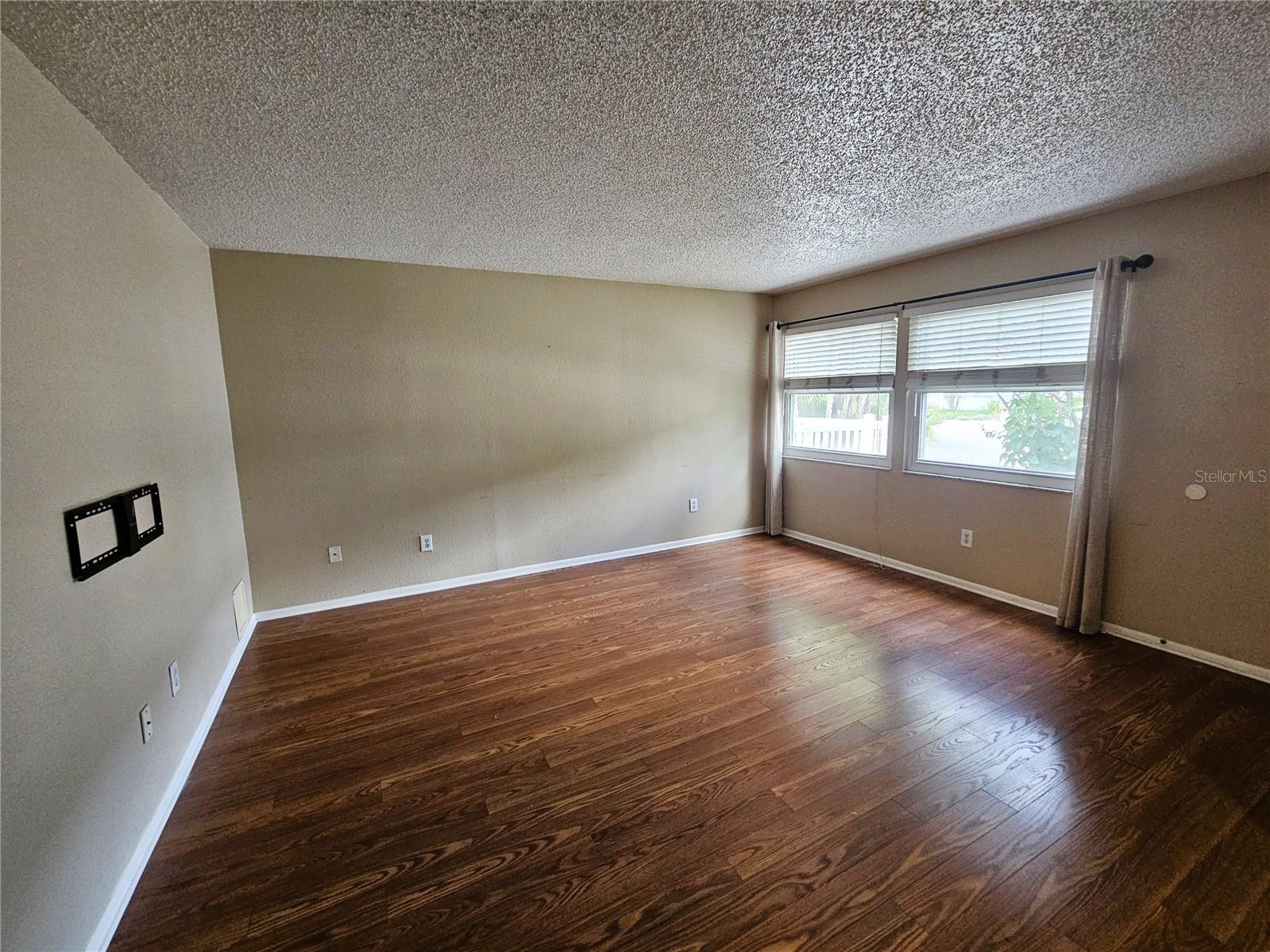 Image 5 of 21 For 3105 Horatio Street C11