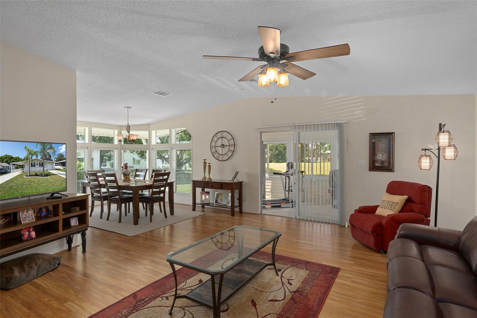 Image 10 of 43 For 12053 Thornridge Street