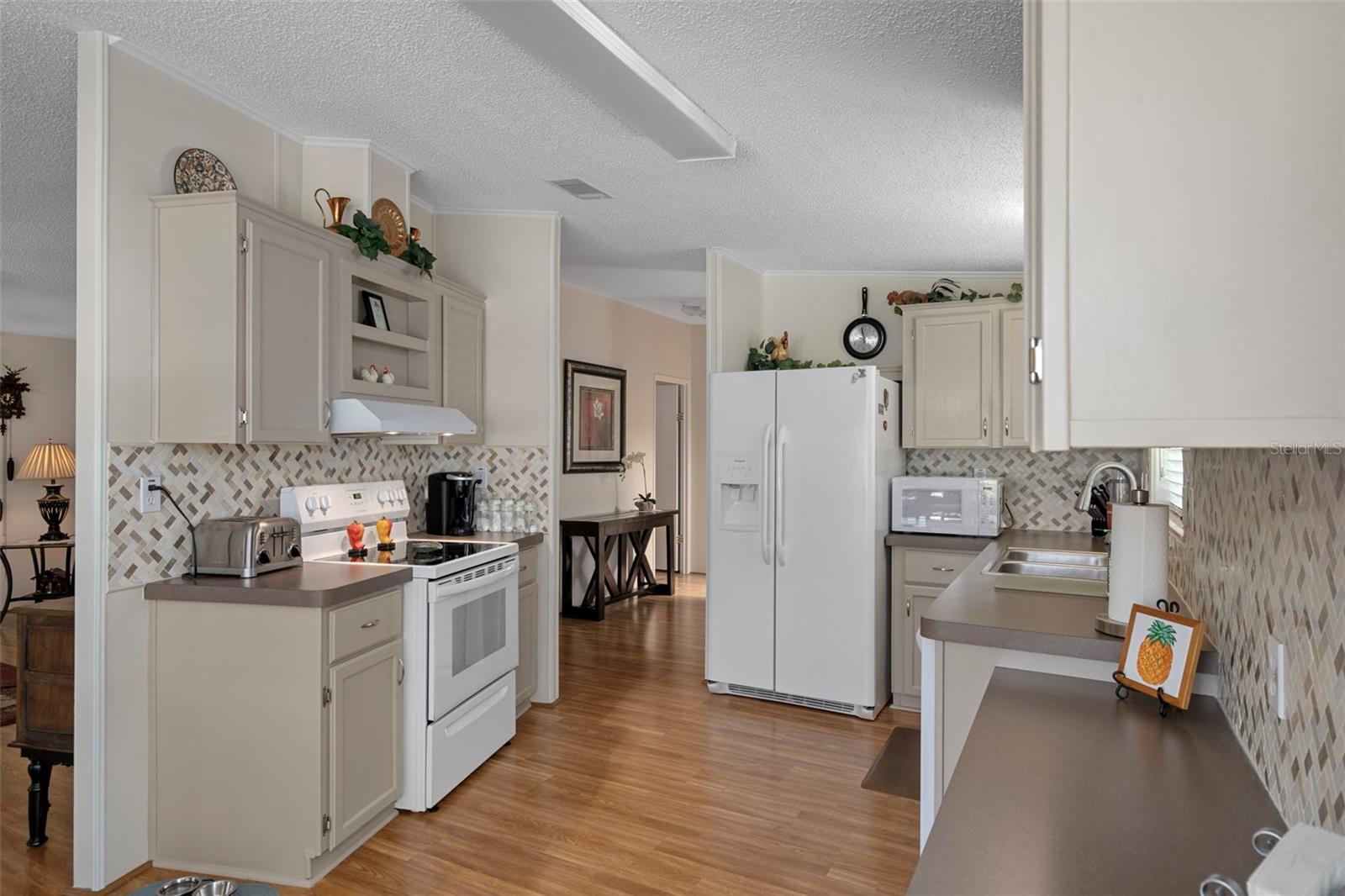 Image 13 of 43 For 12053 Thornridge Street
