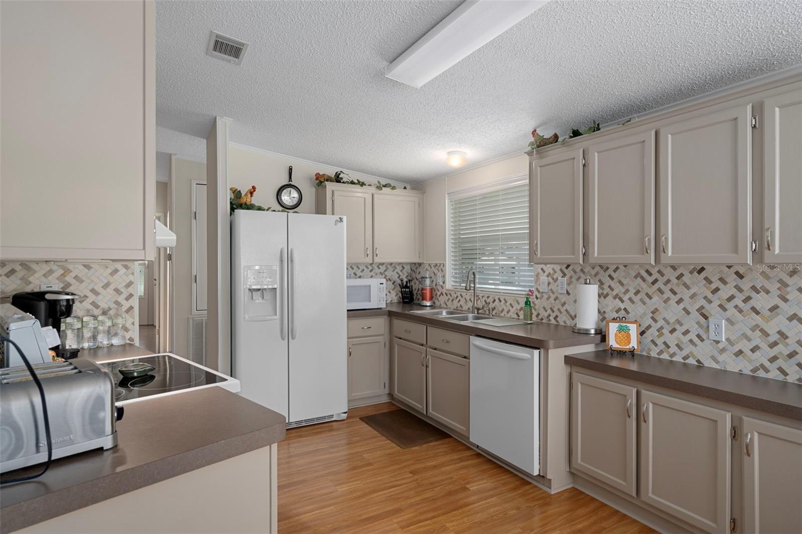Image 14 of 43 For 12053 Thornridge Street