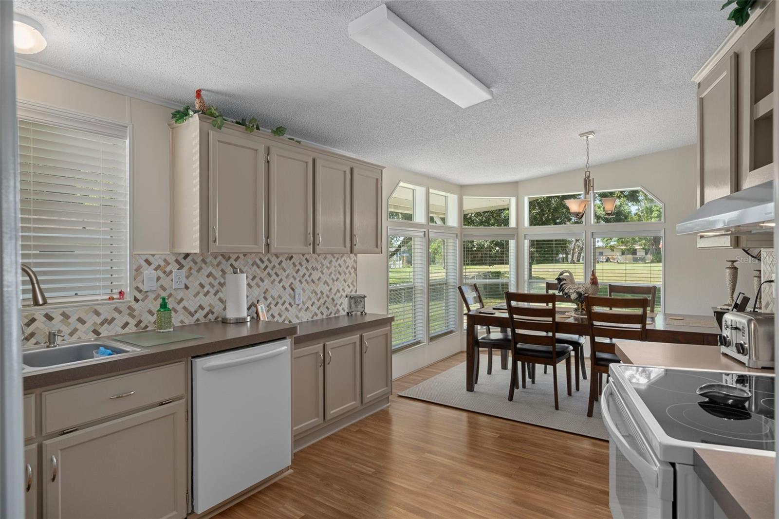 Image 15 of 43 For 12053 Thornridge Street