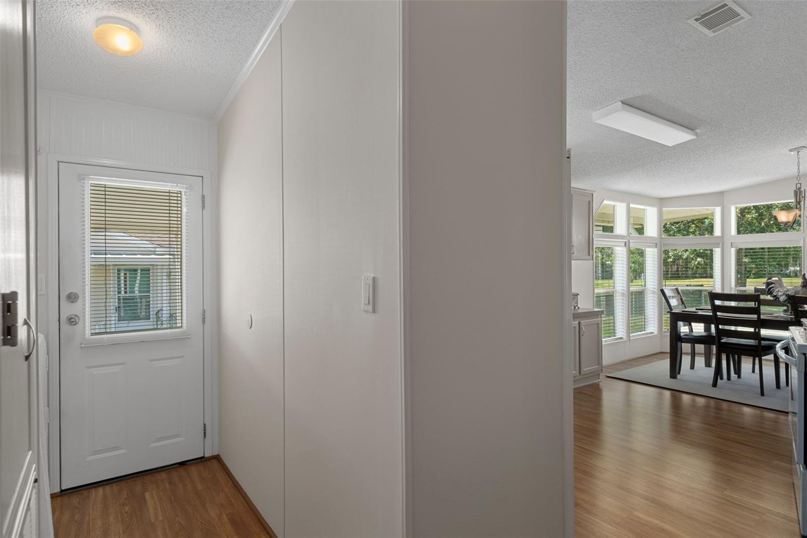 Image 16 of 43 For 12053 Thornridge Street