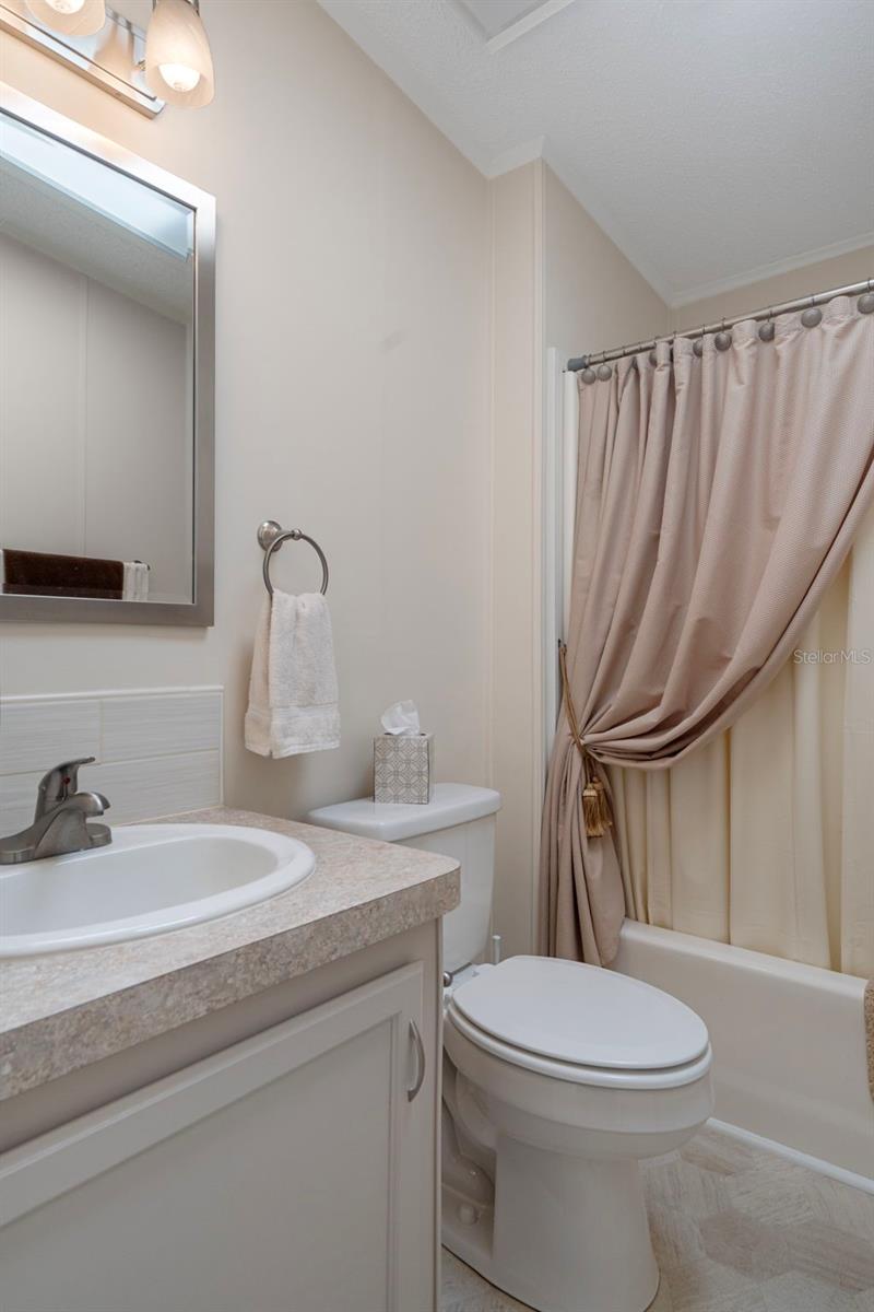 Image 25 of 43 For 12053 Thornridge Street