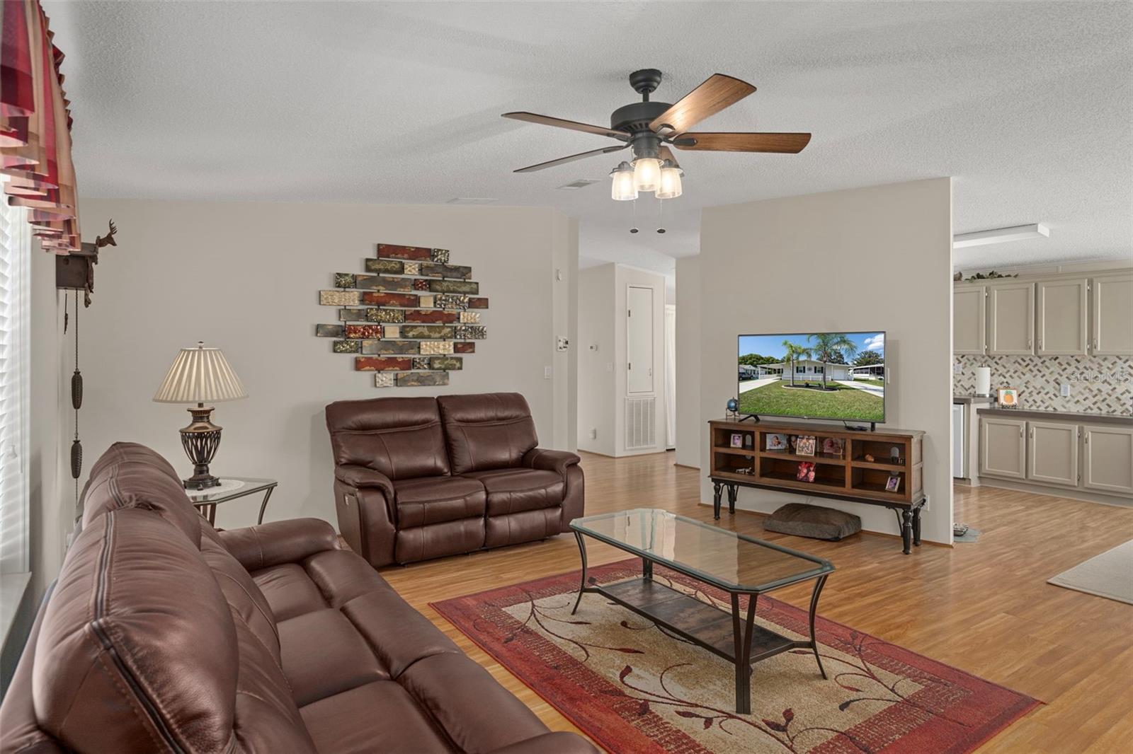 Image 8 of 43 For 12053 Thornridge Street