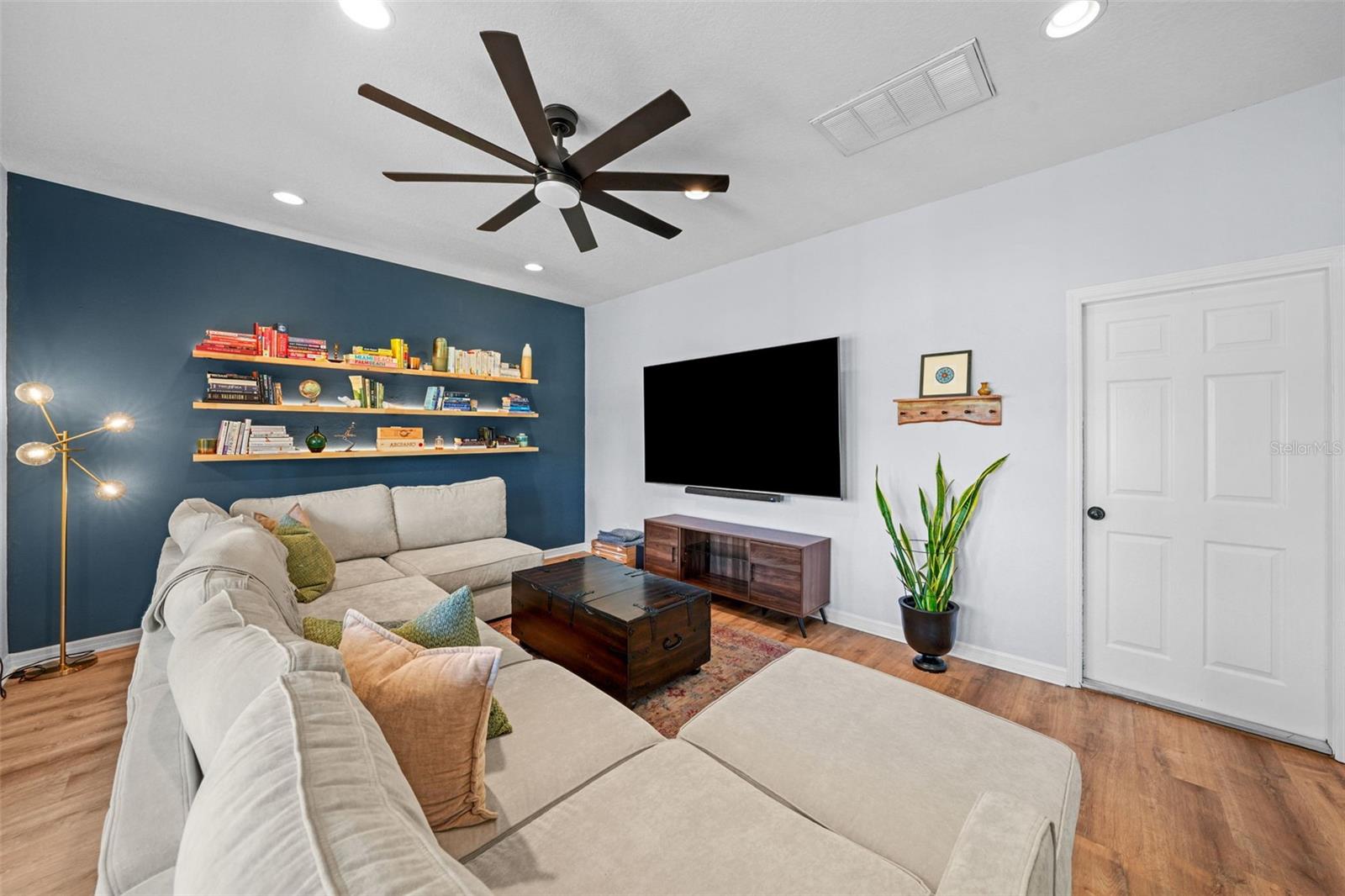 Image 13 of 40 For 3004 Aileen Street