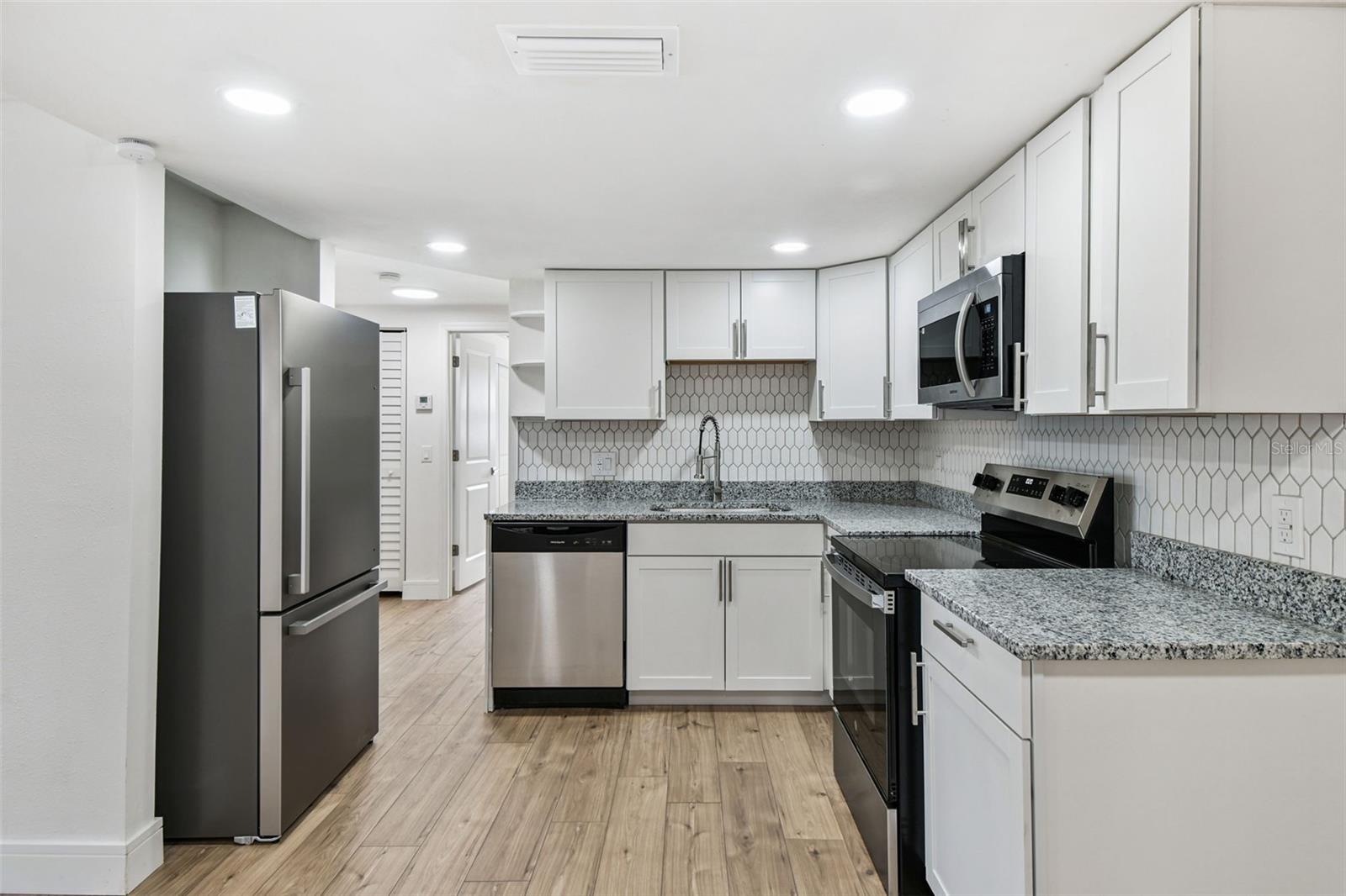 Image 18 of 72 For 6338 Nashua Drive