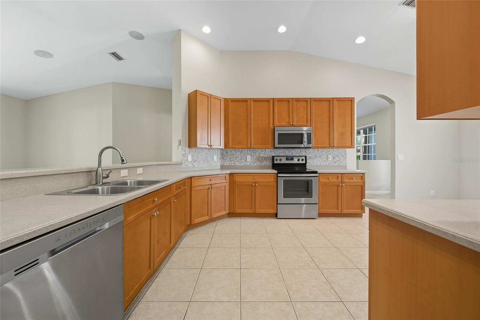 Image 13 of 50 For 11724 Holly Creek Drive