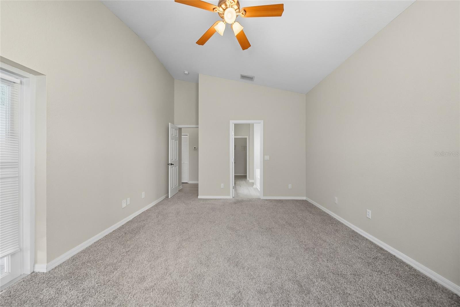 Image 17 of 50 For 11724 Holly Creek Drive