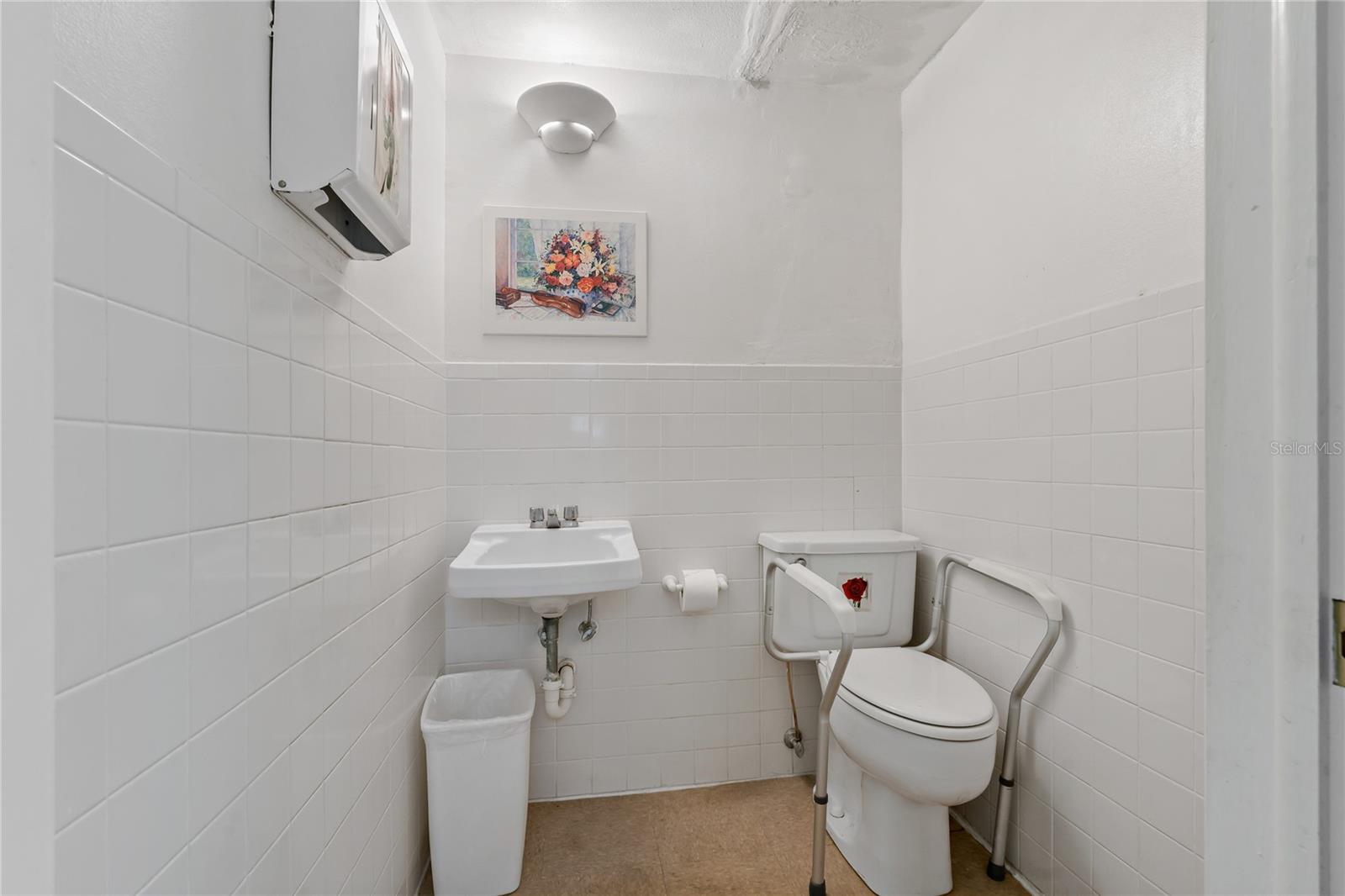 Image 15 of 25 For 3709 Hamilton Avenue 7 & 8