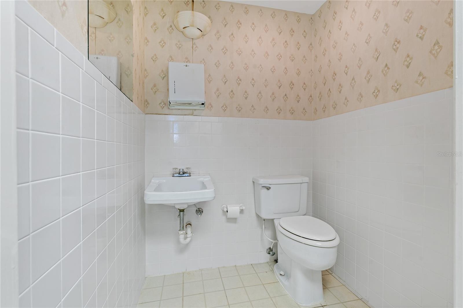 Image 18 of 25 For 3709 Hamilton Avenue 7 & 8