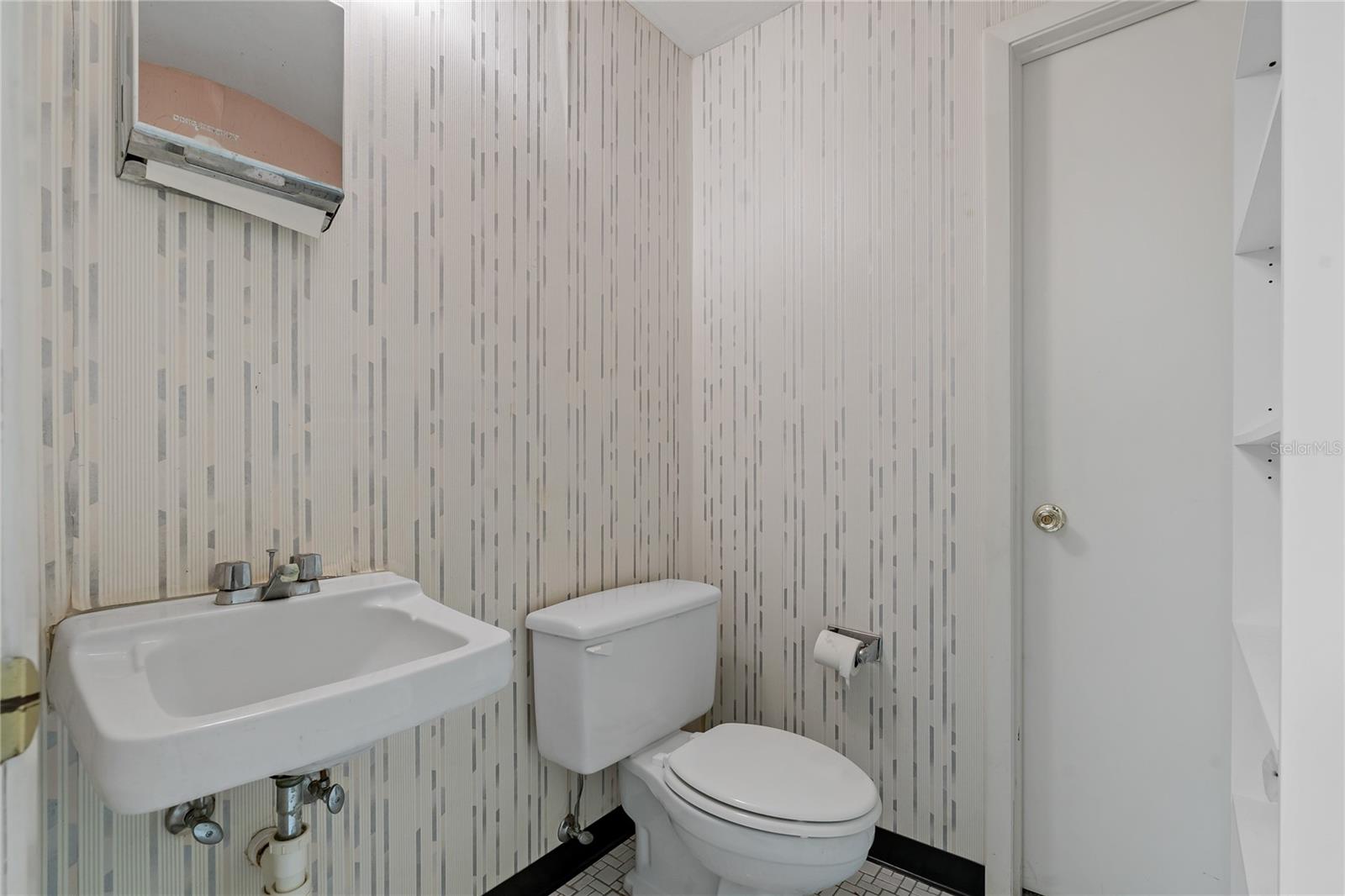 Image 20 of 25 For 3709 Hamilton Avenue 7 & 8