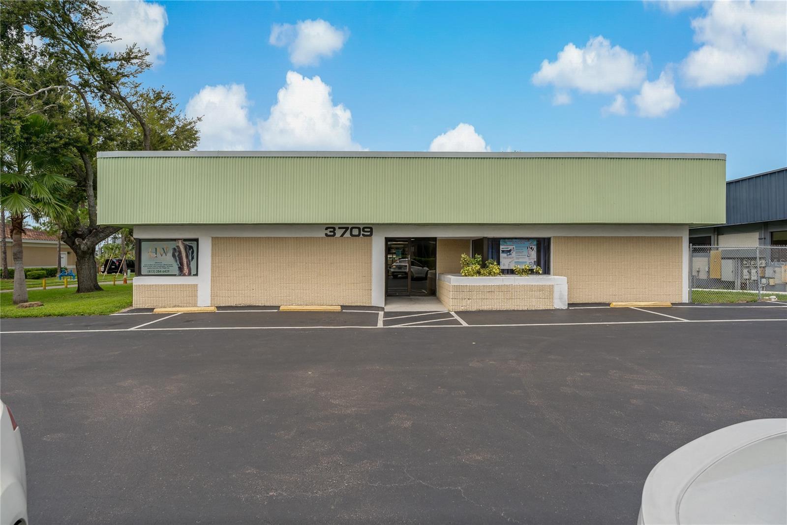 Image 4 of 25 For 3709 Hamilton Avenue 7 & 8