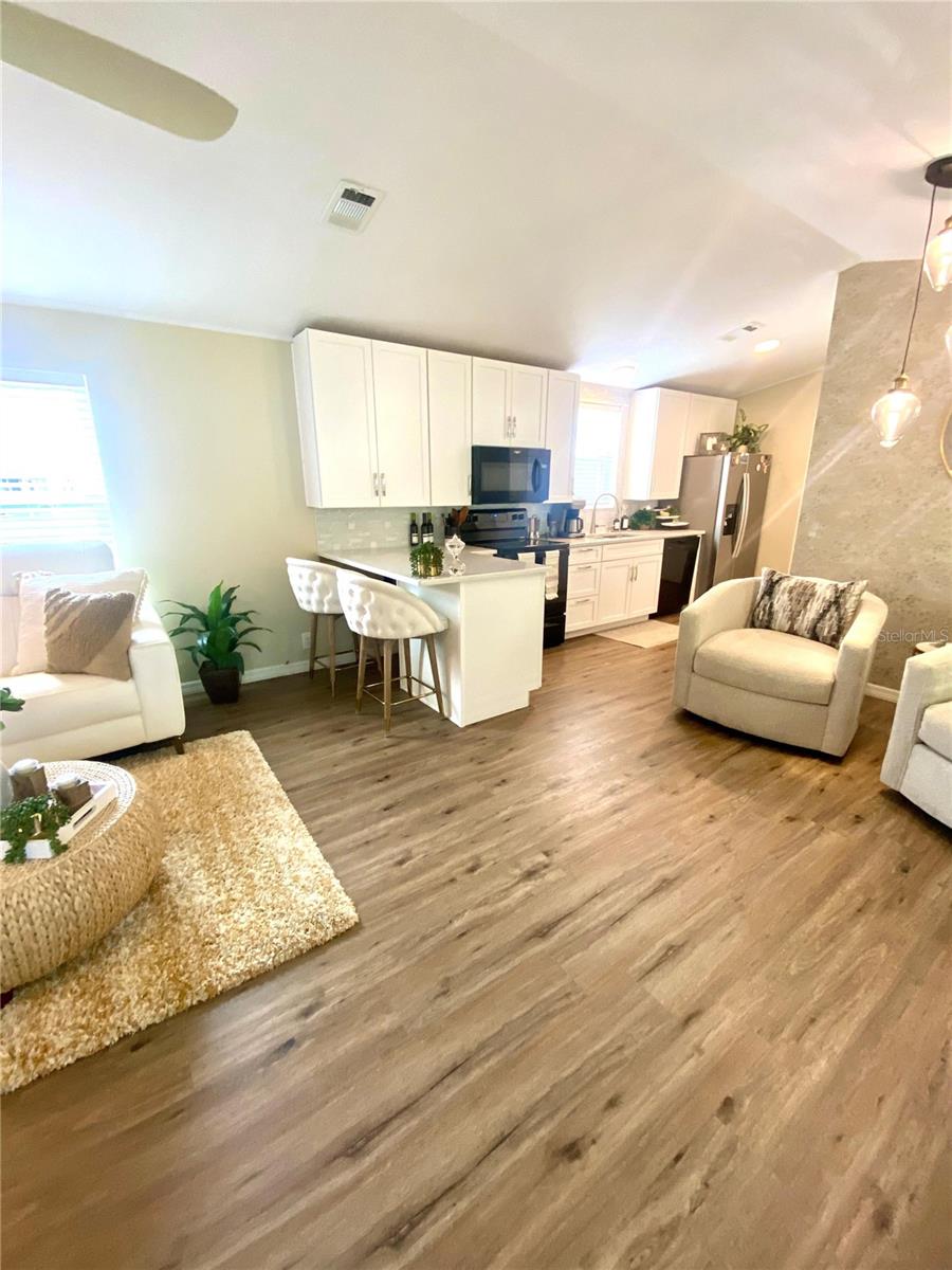 Image 9 of 27 For 7049 Mount Essex Drive Ne 521