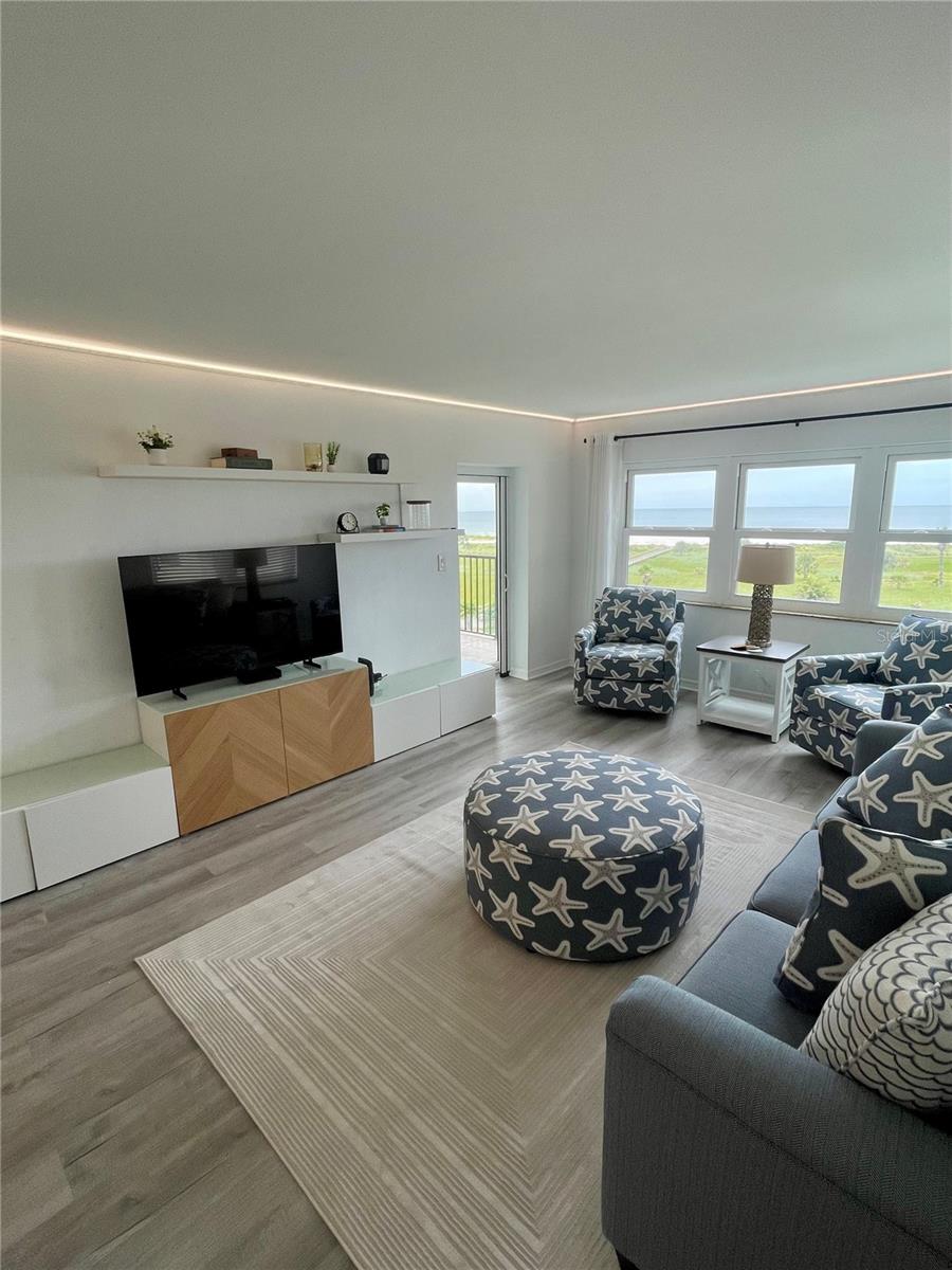 Image 16 of 25 For 1230 Gulf Boulevard 508