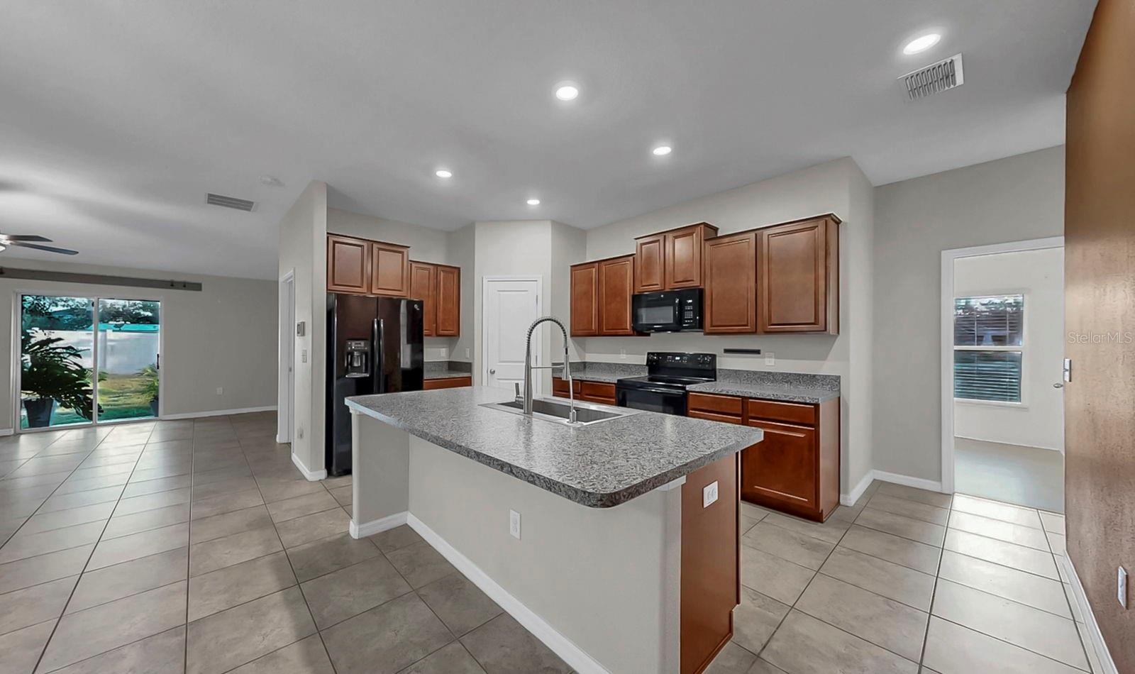 Image 18 of 47 For 17103 Sunshine Mimosa Street