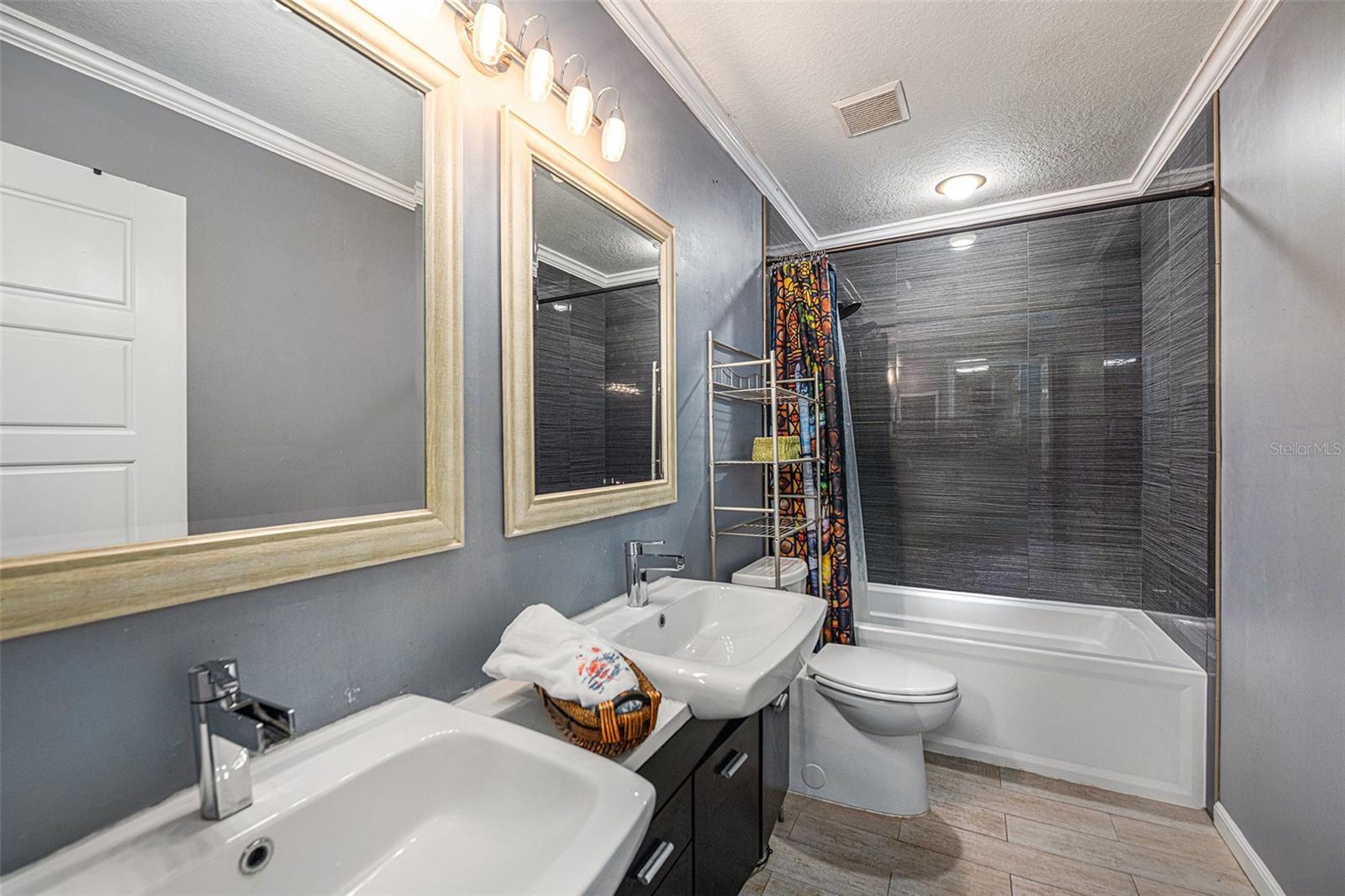 Image 18 of 29 For 206 Wild Oak Drive