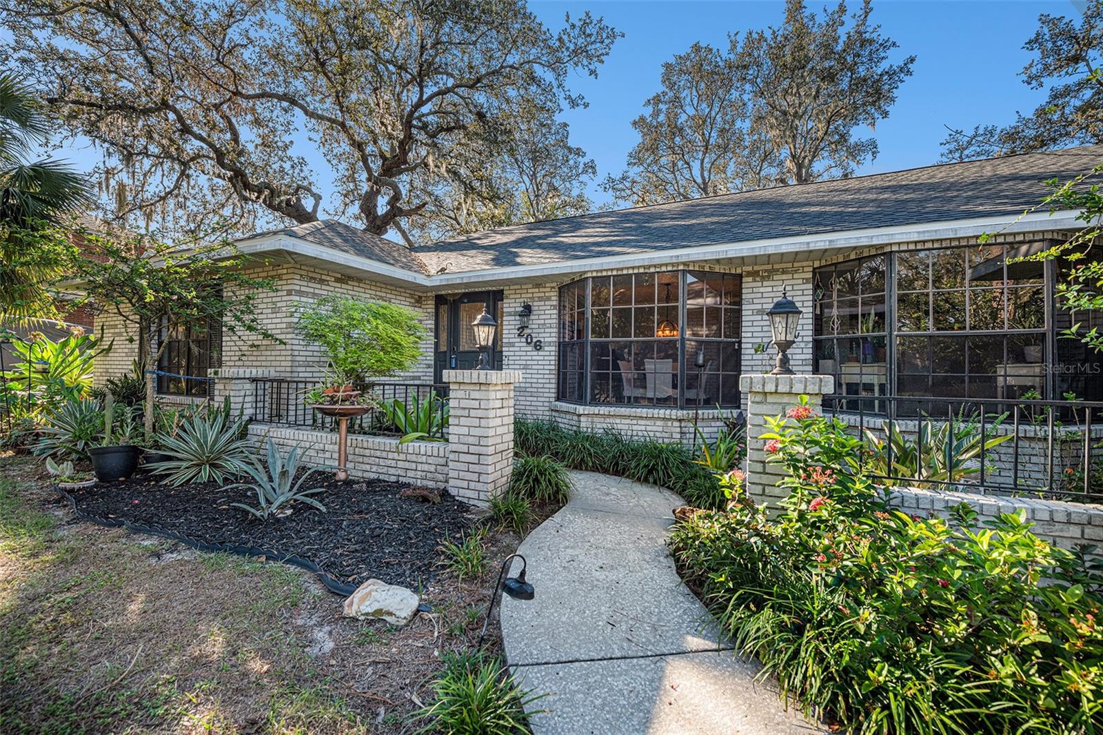 Image 6 of 29 For 206 Wild Oak Drive