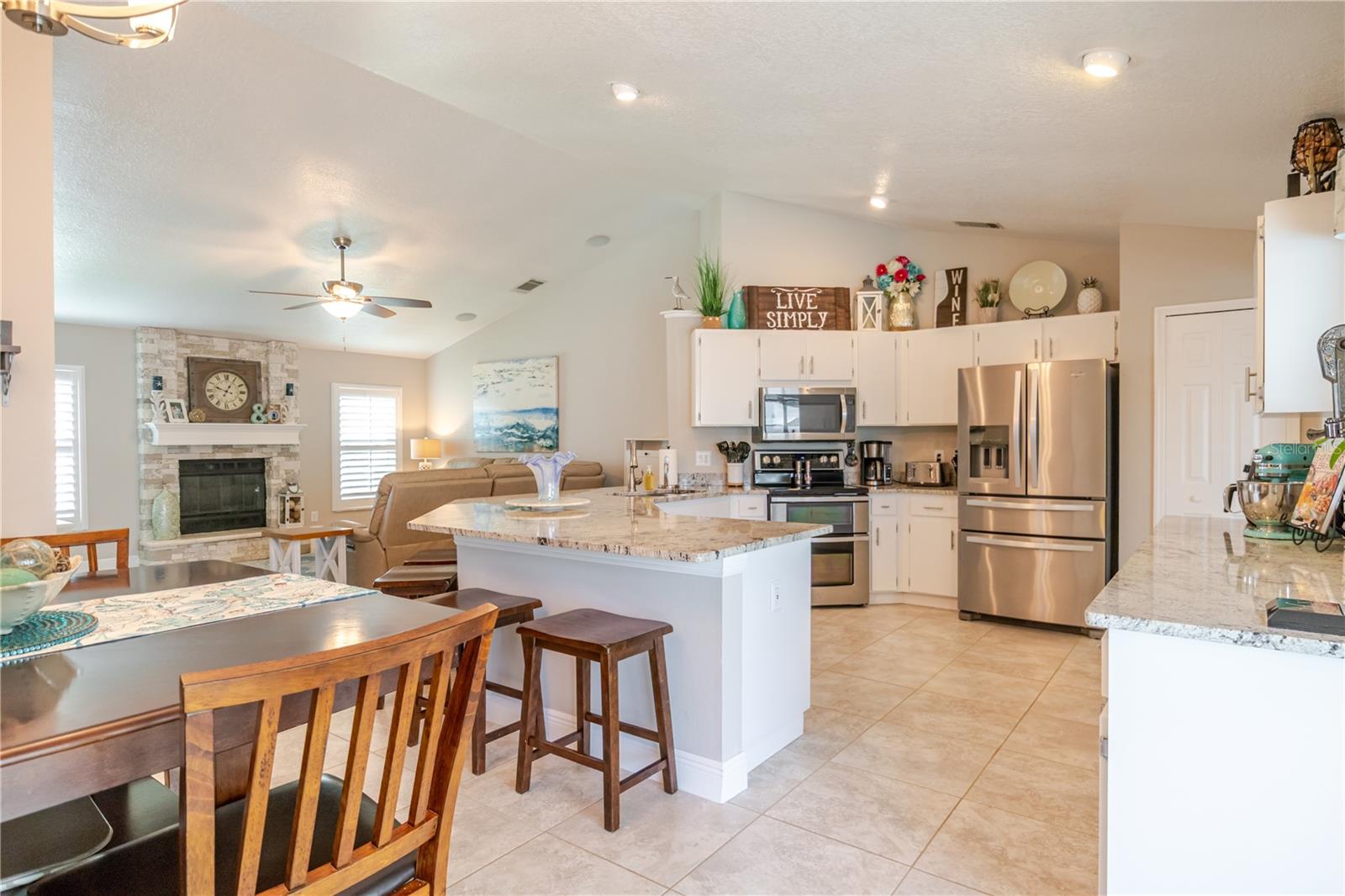 Listing photo id 10 for 12057 Stone Crossing Circle