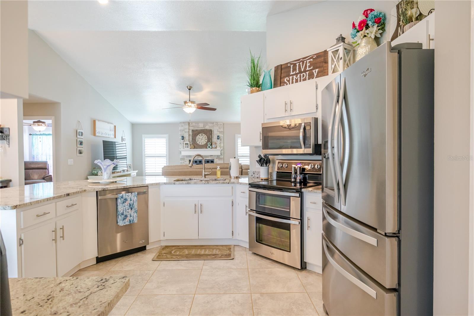 Listing photo id 19 for 12057 Stone Crossing Circle