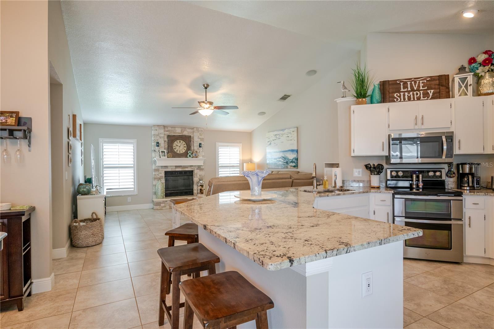 Listing photo id 20 for 12057 Stone Crossing Circle