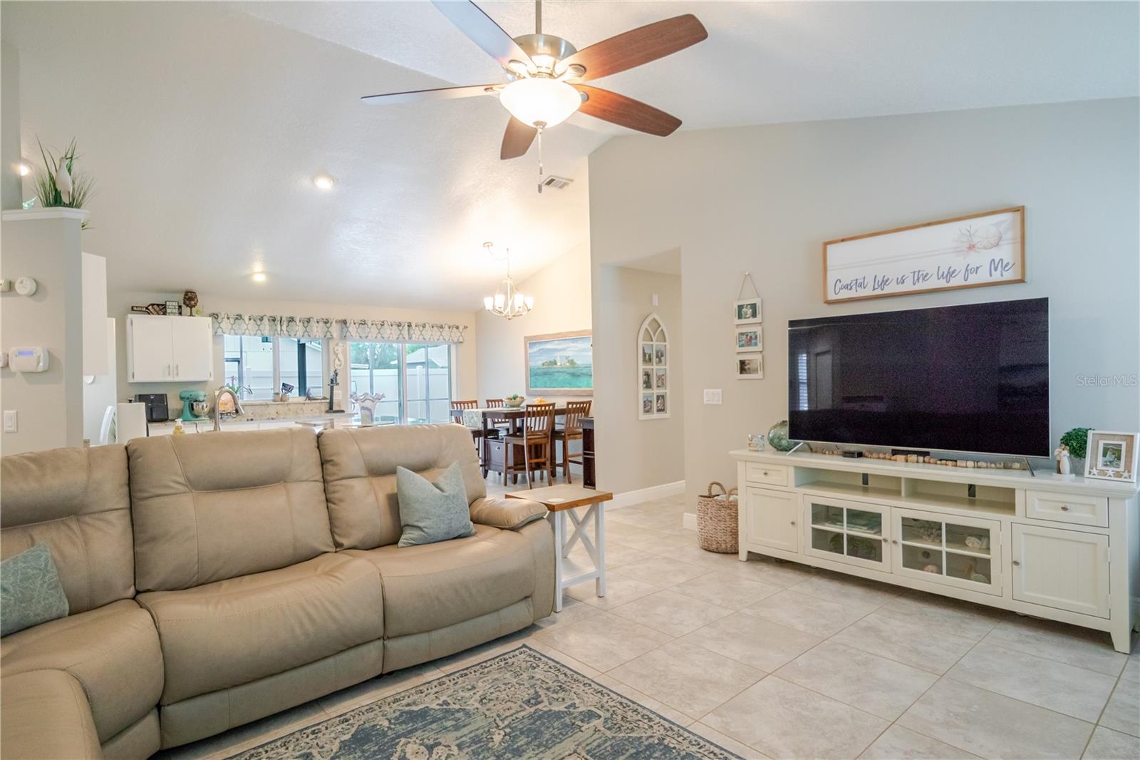 Listing photo id 23 for 12057 Stone Crossing Circle