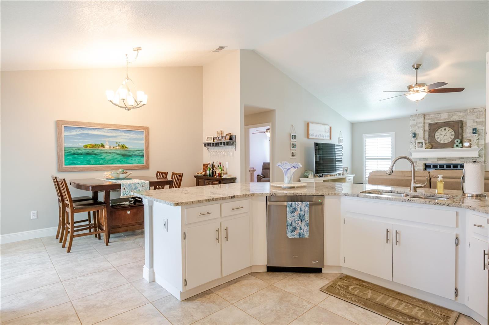 Listing photo id 5 for 12057 Stone Crossing Circle