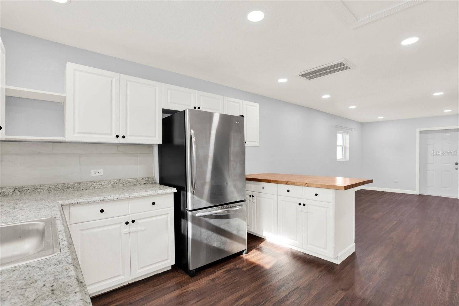 Image 20 of 33 For 912 Parsons Avenue A