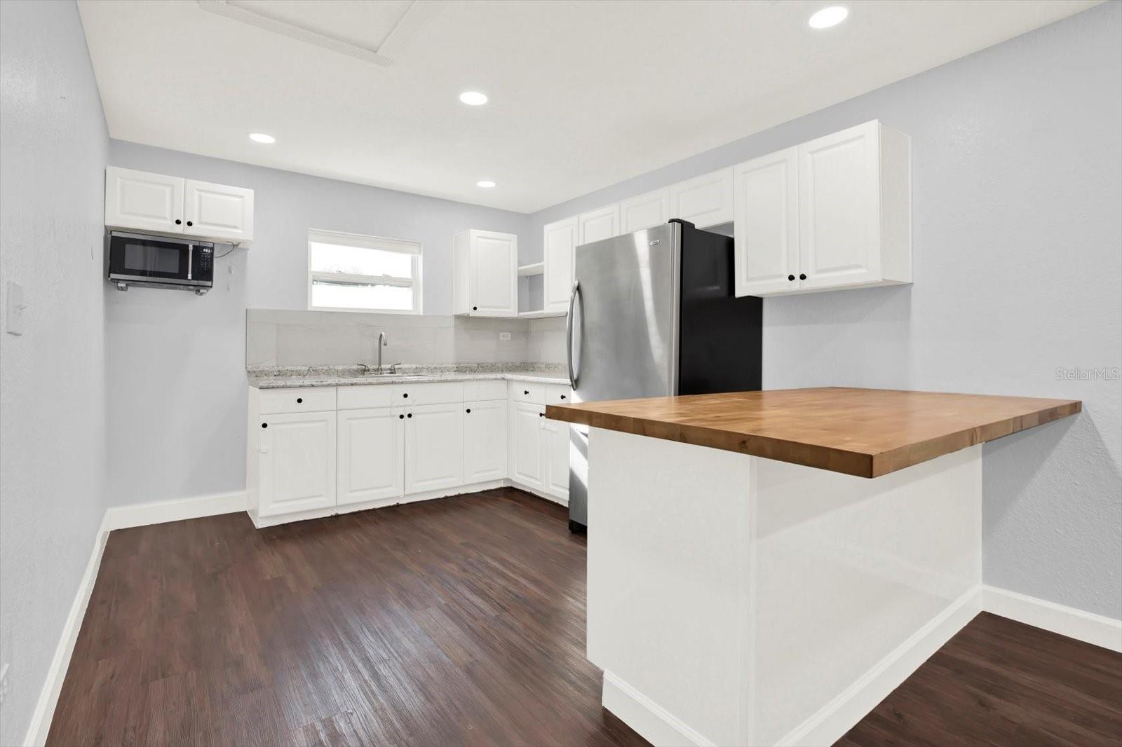 Image 21 of 33 For 912 Parsons Avenue A