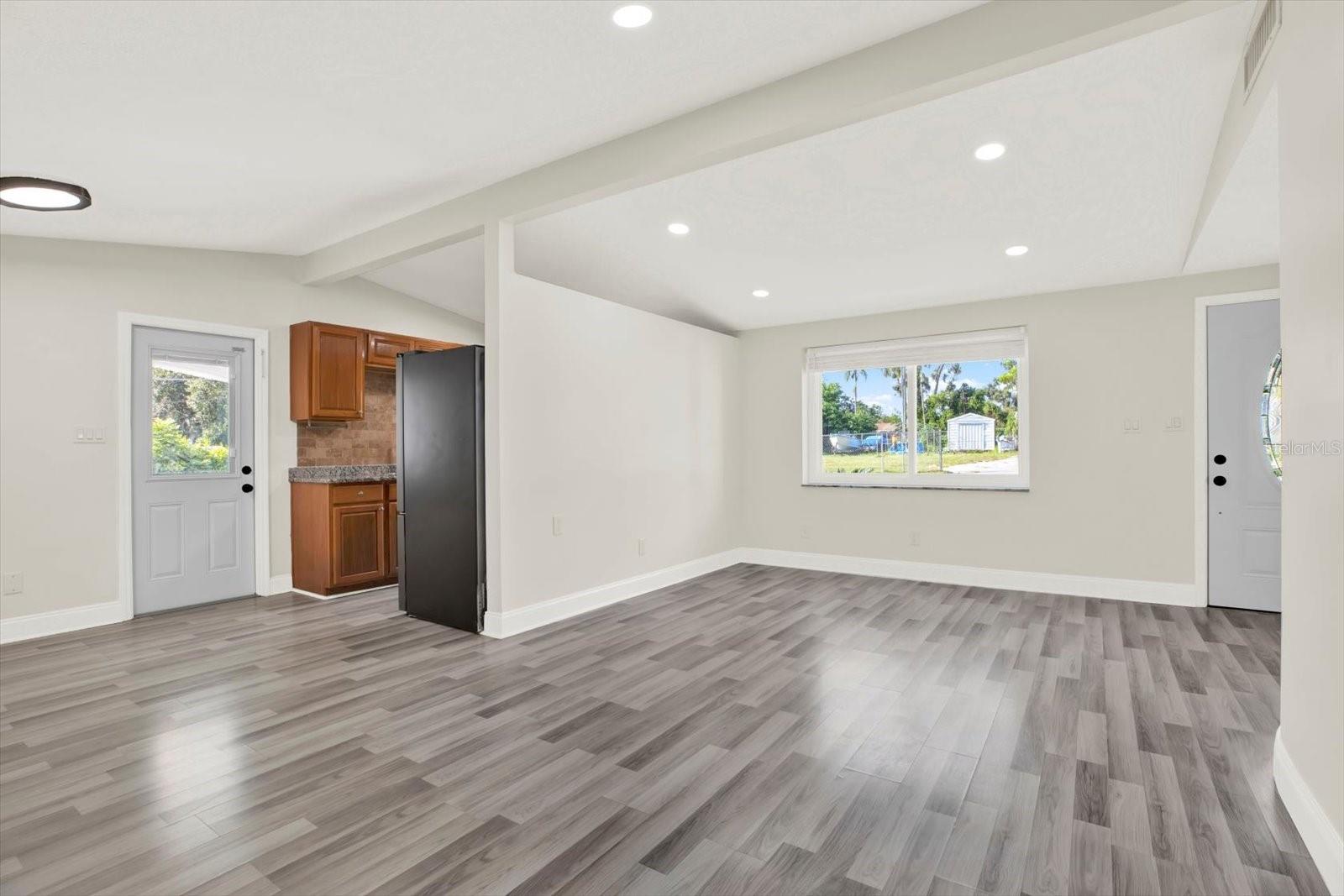 Image 5 of 33 For 912 Parsons Avenue A