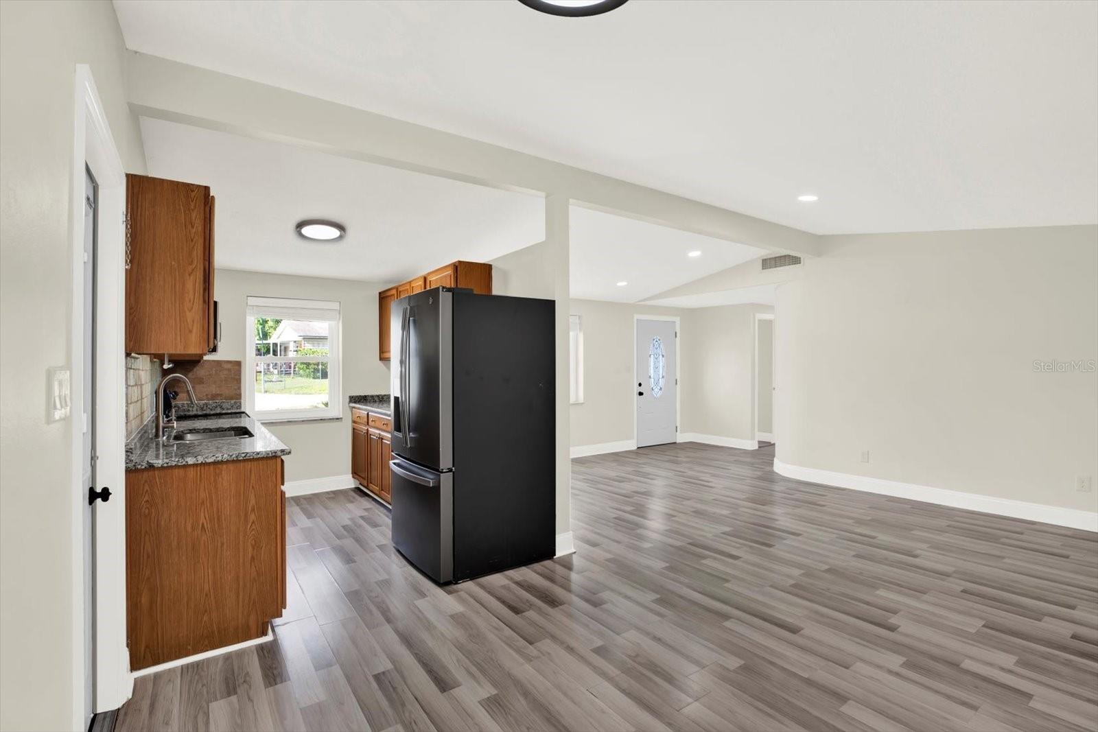 Image 6 of 33 For 912 Parsons Avenue A
