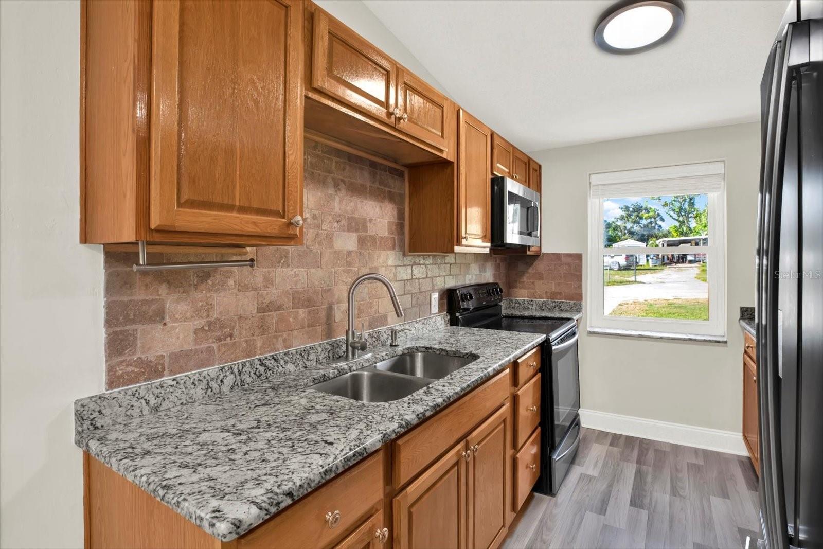 Image 7 of 33 For 912 Parsons Avenue A