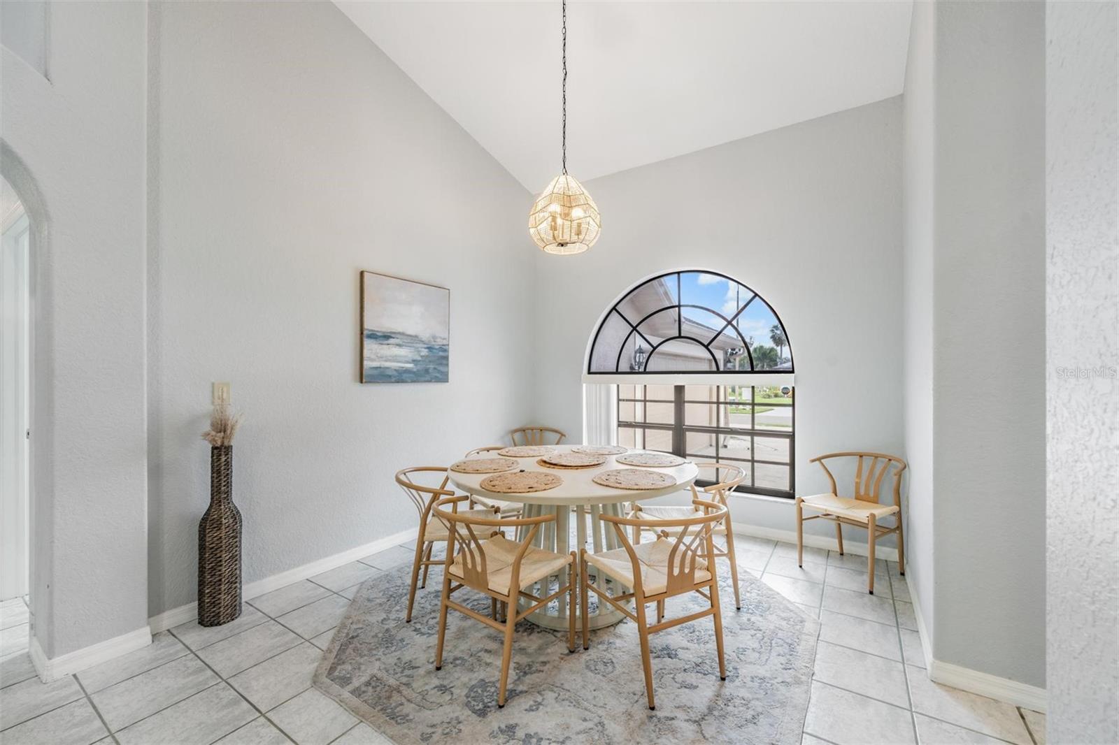 Image 11 of 39 For 821 Greenview Dr