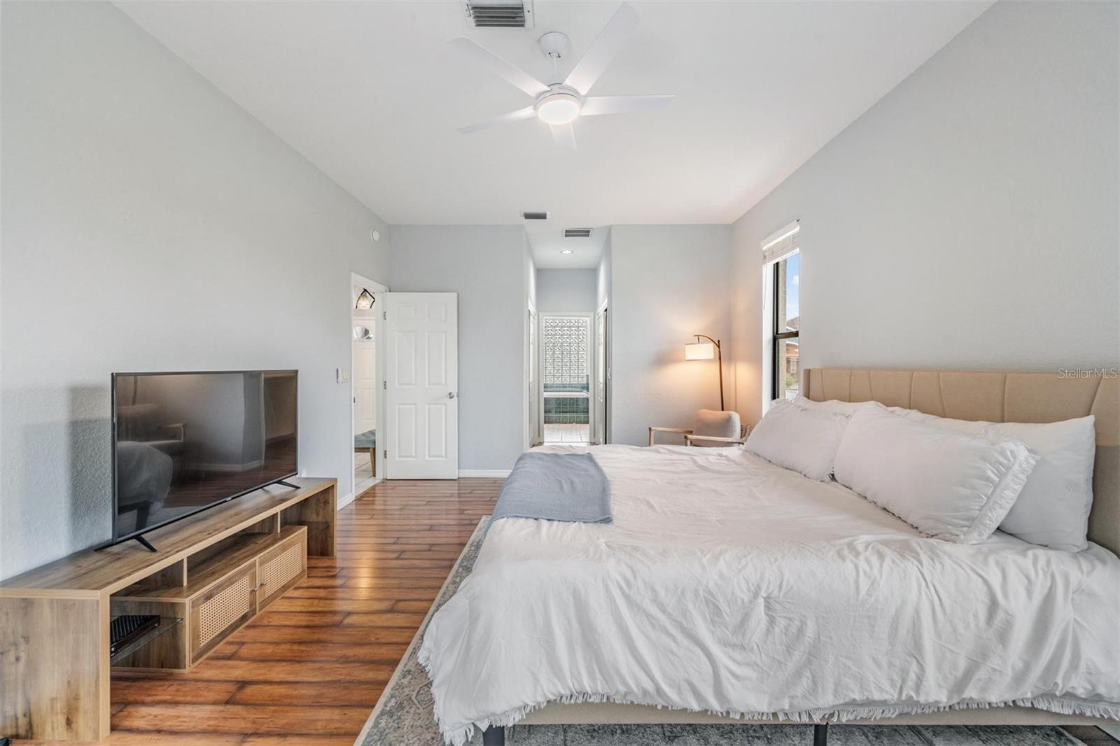 Image 13 of 39 For 821 Greenview Dr