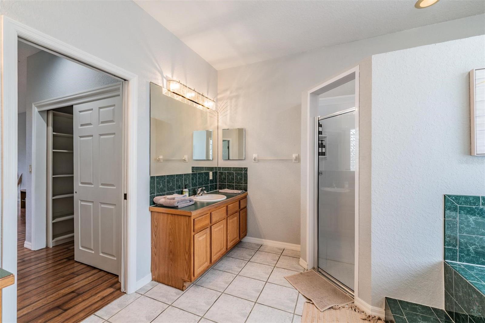 Image 16 of 39 For 821 Greenview Dr