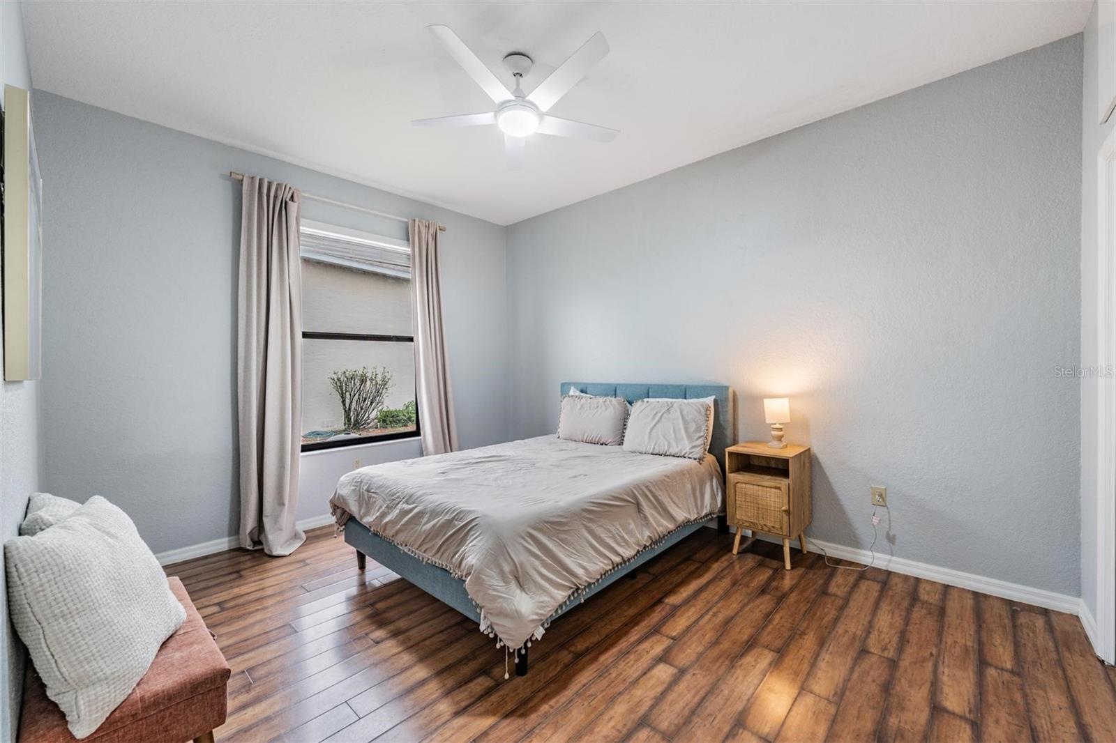 Image 18 of 39 For 821 Greenview Dr