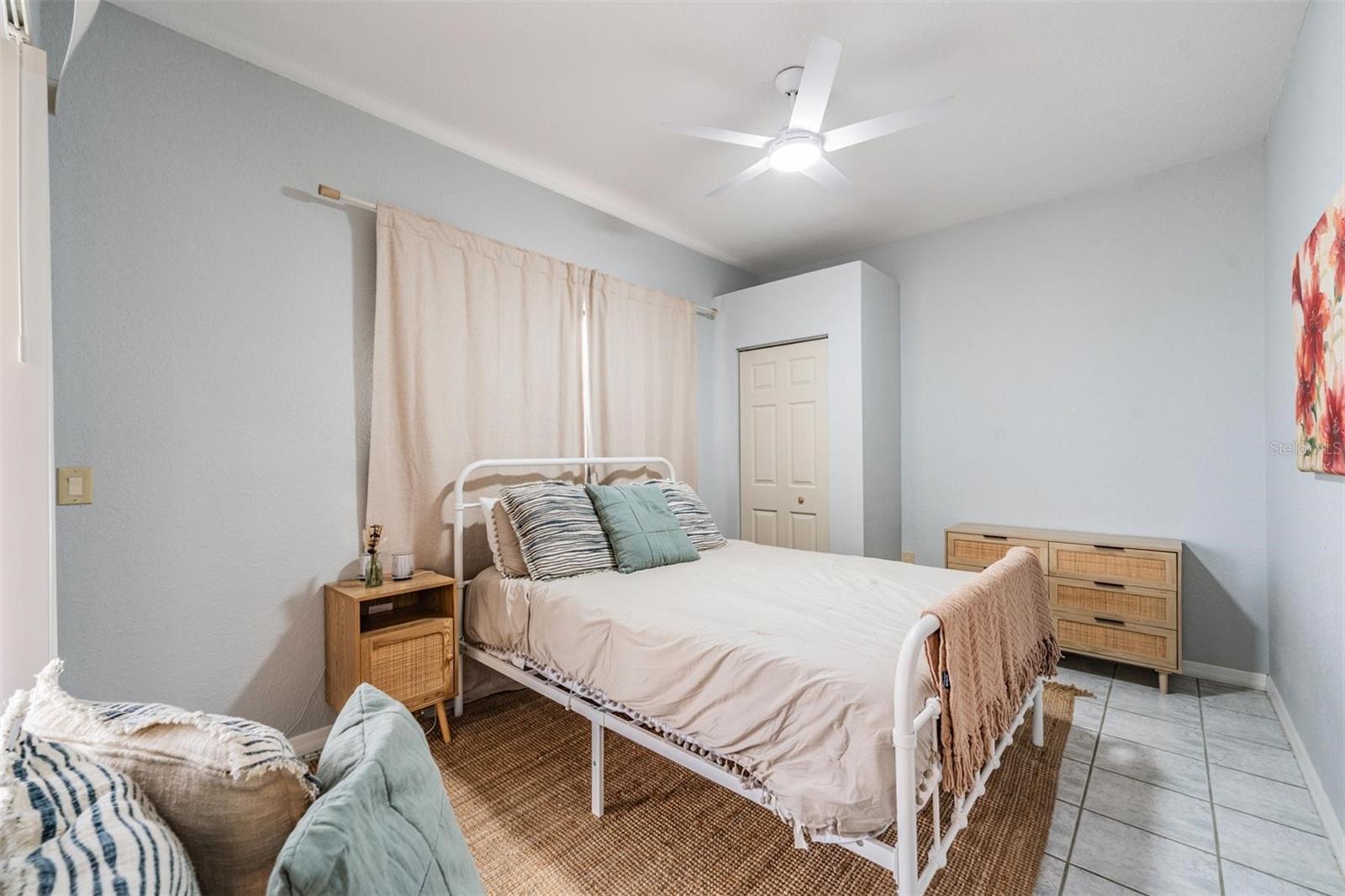 Image 22 of 39 For 821 Greenview Dr