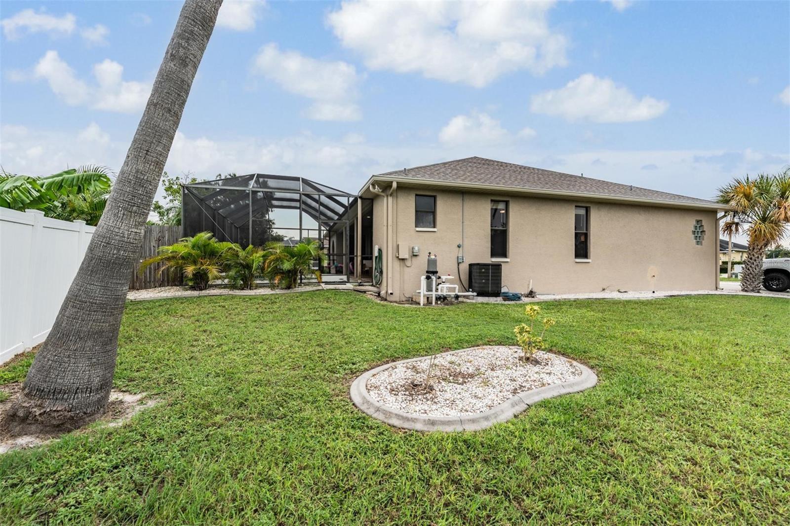 Image 29 of 39 For 821 Greenview Dr
