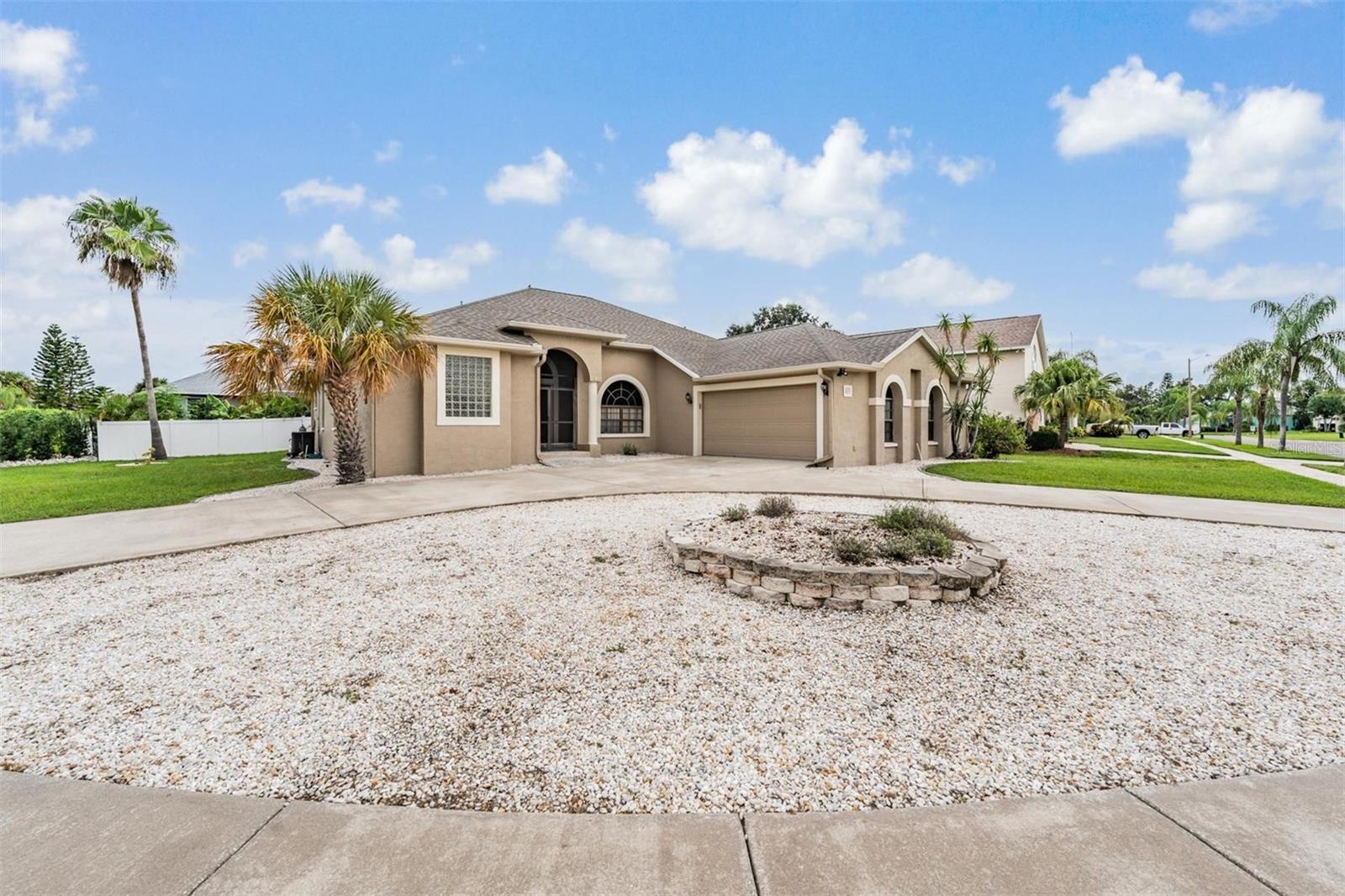 Image 38 of 39 For 821 Greenview Dr