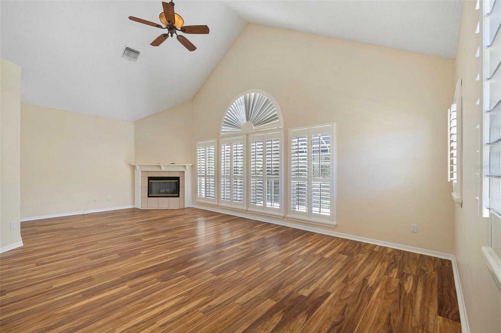 Image 40 of 76 For 18756 Wimbledon Circle