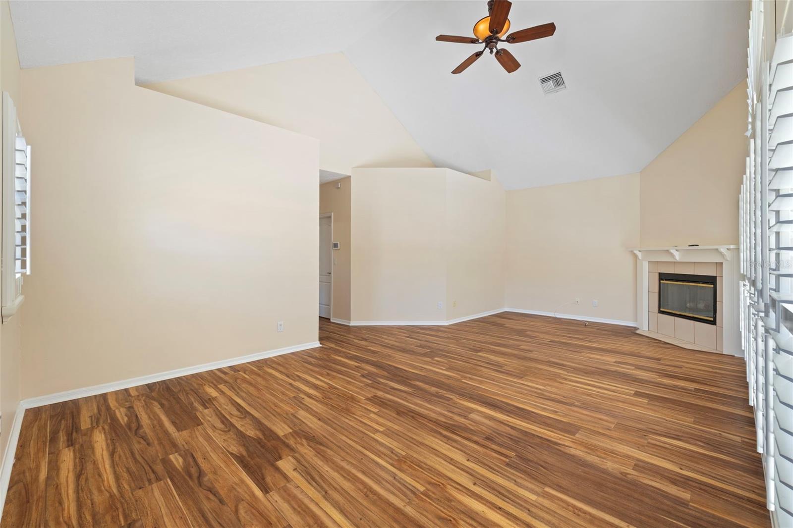 Image 41 of 76 For 18756 Wimbledon Circle