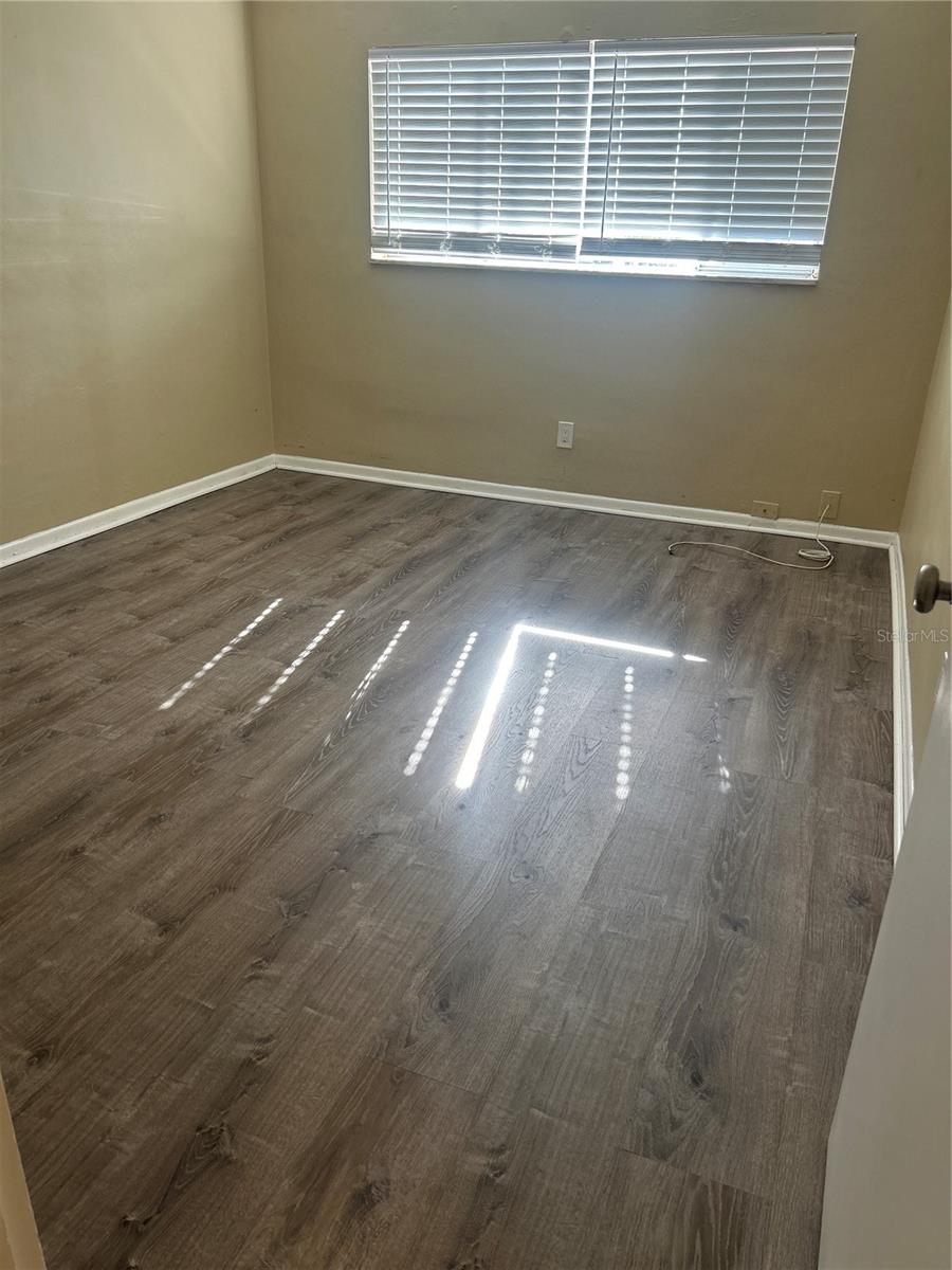 Image 10 of 23 For 1329 Drew Street 4