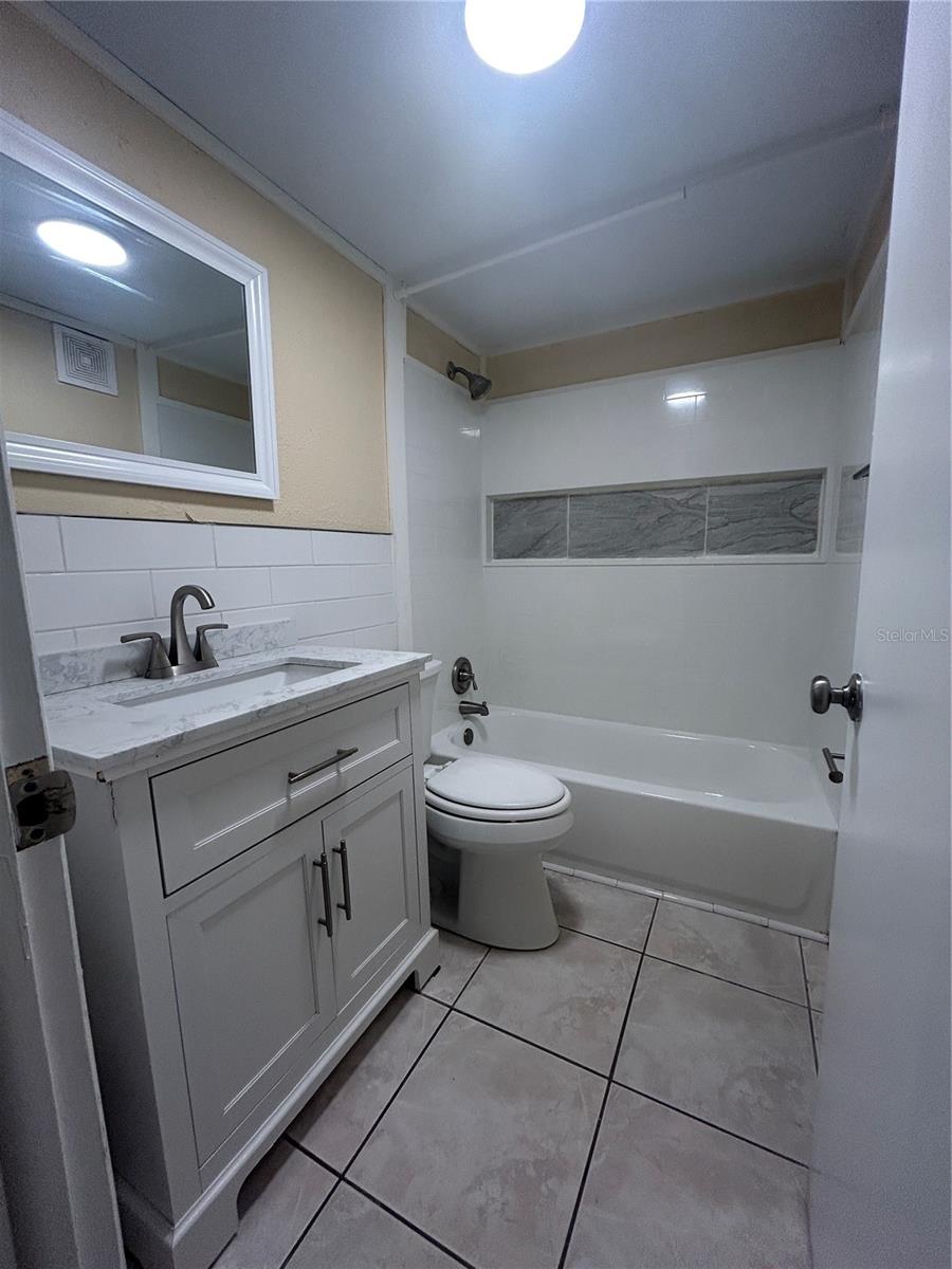 Image 16 of 23 For 1329 Drew Street 4