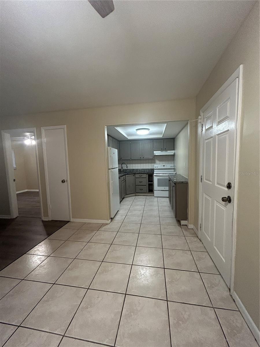 Image 5 of 23 For 1329 Drew Street 4